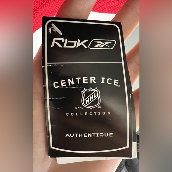 🔥Jonathan Toews Black 2015 Stanley Cup Blackhawks Authentique Reebok Jersey NWT - Picture 8 of 10